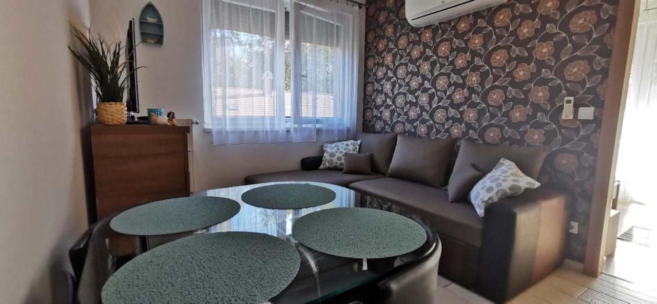 Апартаменты Vivi Wellness Apartman Шиофок Экстерьер фото