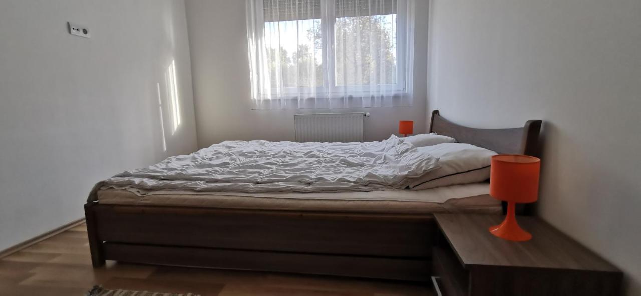 Апартаменты Vivi Wellness Apartman Шиофок Экстерьер фото