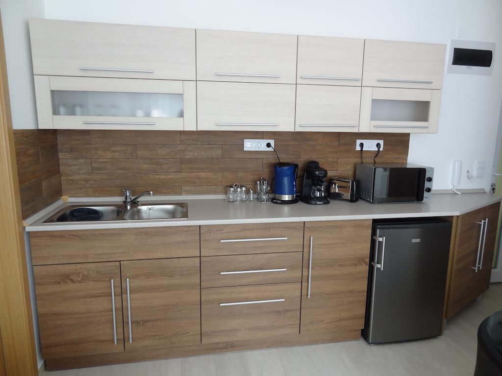 Апартаменты Vivi Wellness Apartman Шиофок Номер фото